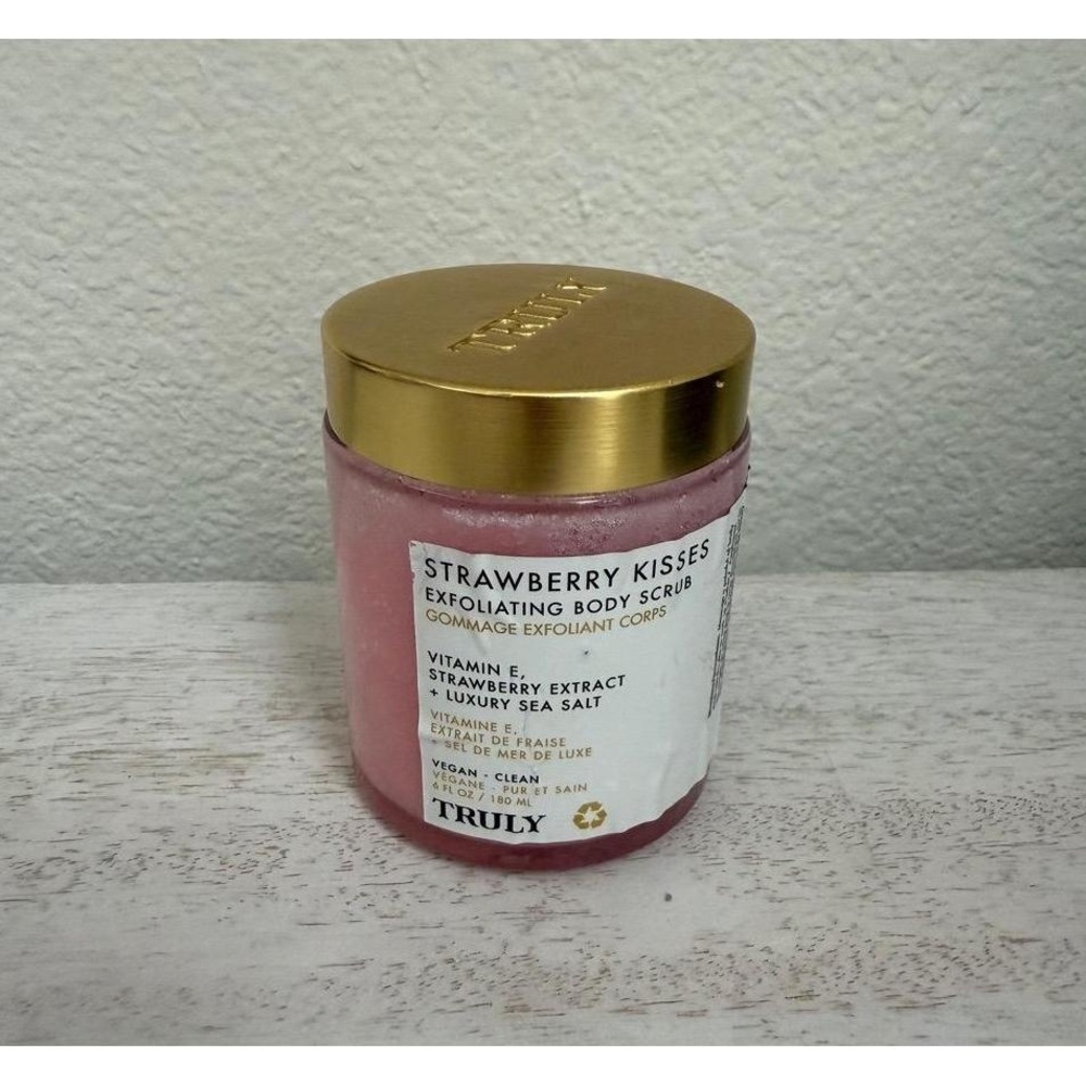 New Truly Strawberry Kisses Exfoliating Body Scrub